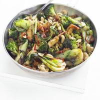 Tofu, greens & cashew stir-fry image