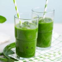 Low-sugar lime & basil green juice image