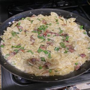 Tootie's Creamy Pea and Bacon Farfalle_image