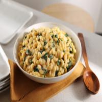 Quick & Creamy Macaroni & Cheese with Spinach image
