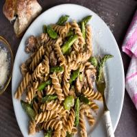 Whole-Grain Pasta With Mushrooms, Asparagus and Favas_image