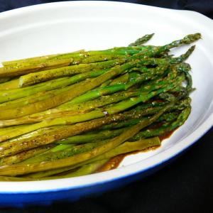 Baked Asparagus with Balsamic Butter Sauce_image