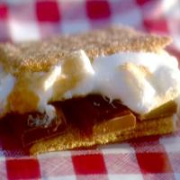 Traditional S'mores_image
