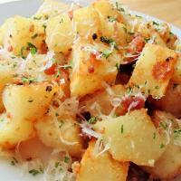 Roasted Potatoes with Bacon, Cheese, and Parsley_image