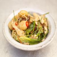 Chicken chow mein with bok choi & water chestnuts_image