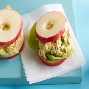 Curried Chicken Salad on Apple Rounds_image
