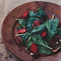 Spinach Salad with Strawberry Vinaigrette_image