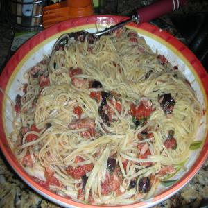 Pasta With Tuna, Tomatoes, Garlic, Capers and Olives_image