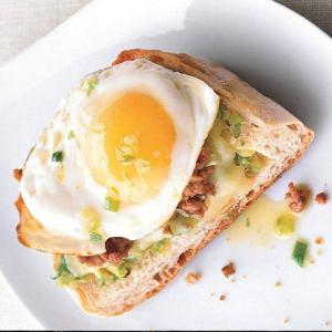Fried Egg and Sausage Ciabatta Breakfast Pizzas_image