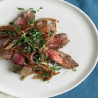 Pan-Seared Steak with Onion and Worcestershire_image