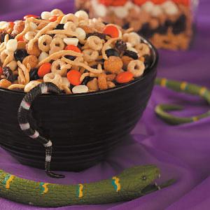 Crunchy Halloween Snack Mix Recipe_image