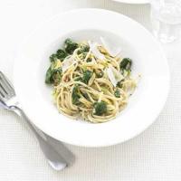 Spaghetti with spinach & garlic image