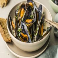 Steamed Mussels in White Wine_image