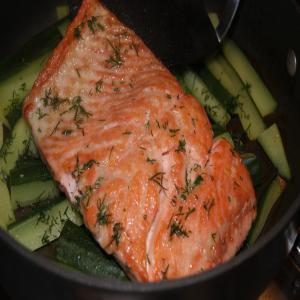 Salmon With Cucumbers and Dill_image