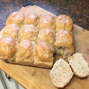 Whole Wheat Sourdough Pull-Apart Buns with Zucchini_image