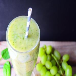 Grape & Spinach Smoothie_image