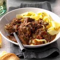 Slow-Cooker Beef with Red Sauce_image