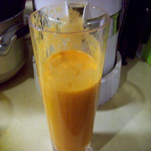 Carrot, Peach and Fresh Thyme Smoothie (Raw Food) image