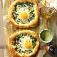 Spinach-Egg Breakfast Pizzas image
