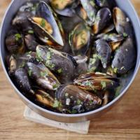 Mussels, white wine & parsley image