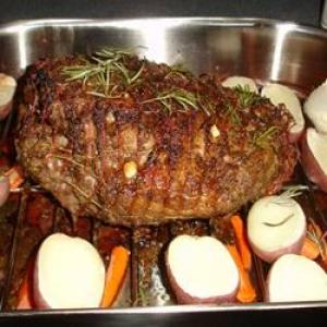 Broiled and Slow-Roasted Butterflied Leg of Lamb With Cumin and Garlic_image