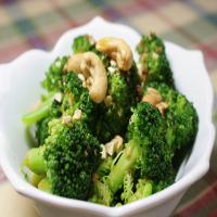 Broccoli with Garlic Butter and Cashews_image