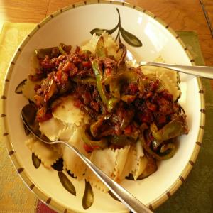 Ravioli With Garlic, Peppers and Tomatoes_image