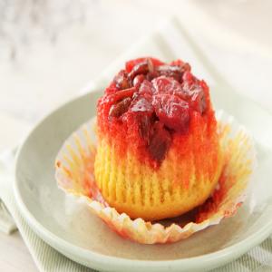 Strawberry-Rhubarb Upside-Down Cupcakes_image