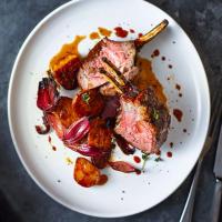 One-pan glazed rack of lamb with spiced red onions & potatoes_image