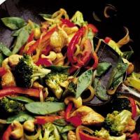 Broccoli, chicken & cashew nut stir fry image