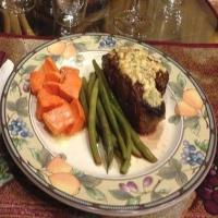 Filet Mignon encrusted with Blue Cheese_image