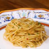 Spaghetti With Garlic And Oil Pasta Recipe by Tasty_image