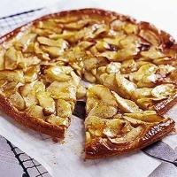 Flat apple & vanilla tart image