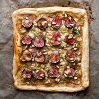 Fig Tart With Caramelized Onions, Rosemary and Stilton_image