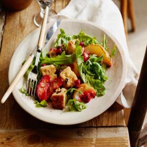 Arugula and Roasted Fruit Salad with Panettone Croutons_image