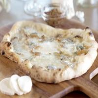 Gorgonzola Pizza with Cipolline Onions_image