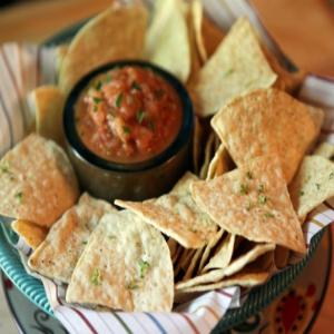 Lime Tortilla Chips and Roasted Salsa_image