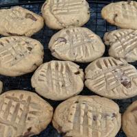 Chocolate Chip Peanut Butter Cookies_image