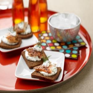 Smoked Trout Canapes with Creme-Fraiche and Herb Sauce for Two_image