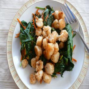 Seared Scallops and Spinach Salad image