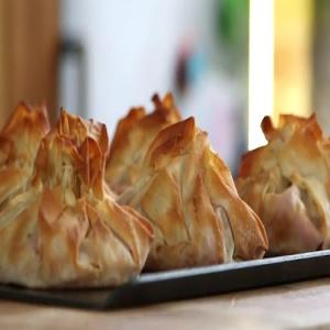 Red Pepper Chickpea Filo Parcels_image