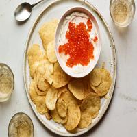 Caviar Sour Cream Dip With Potato Chips_image