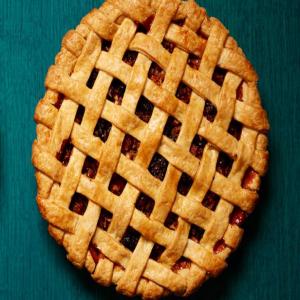 Apple and Dried Fruit Lattice Pie_image