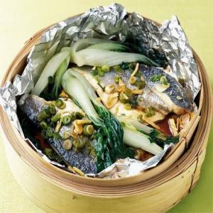 Steamed bass with pak choi image