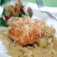 Sauced Chicken Breasts With Apples and Onions_image