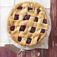 Farmhouse blackberry & apple pie image