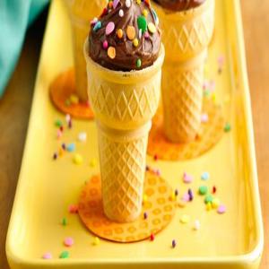 Peanut Butter Stuffed Cupcake Cones_image
