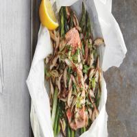 Wild Salmon, Asparagus, and Shiitakes in Parchment_image
