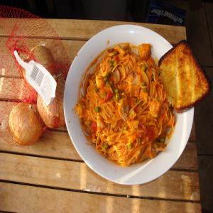 Pasta With Chicken and Vodka Sauce_image