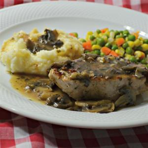 Jan's Peppered Pork Chops With Mushrooms and Herb Sherry Sauce_image